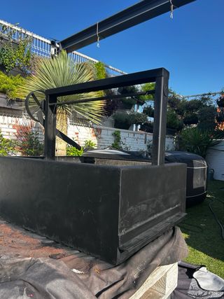 Barbacoa de leña de hierro forjado
