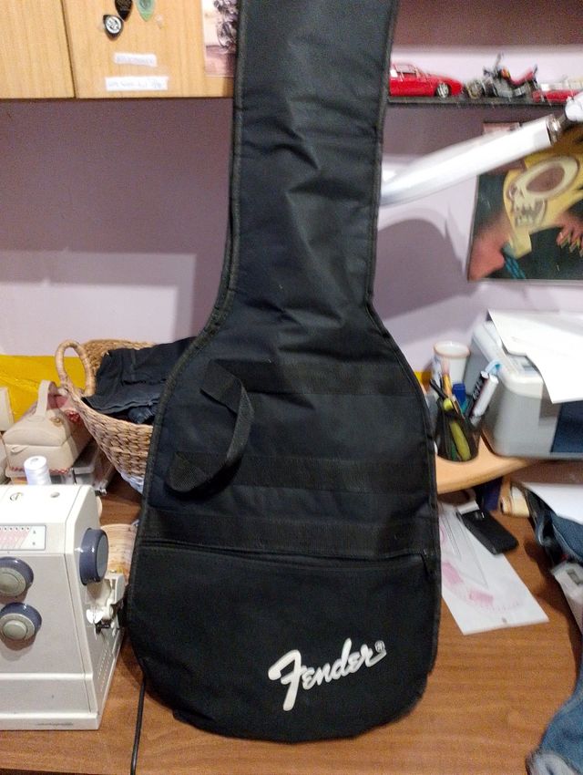 Guitarra eléctrica  Stratocaster Zipy negra+funda.