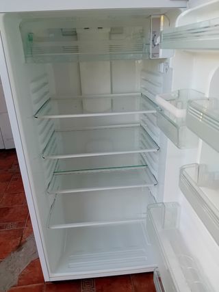 Nevera Sharp - Refrigerador Blanco