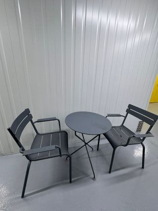 Mesa metal gris exterior