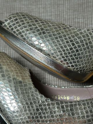 Sandalias Lodi doradas nuevas preciosas