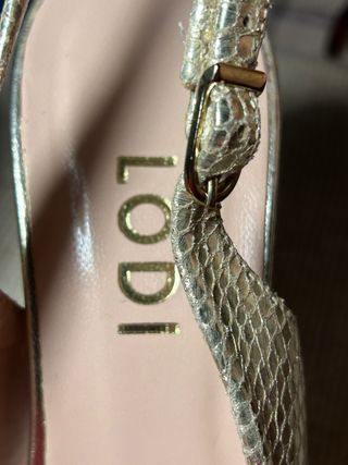 Sandalias Lodi doradas nuevas preciosas