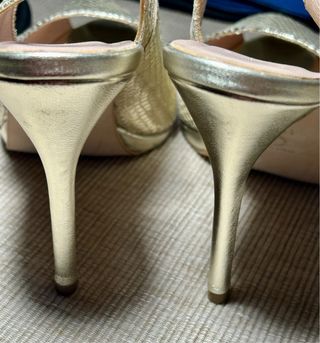 Sandalias Lodi doradas nuevas preciosas