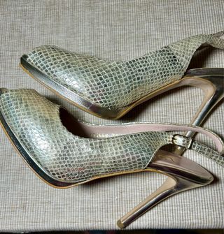 Sandalias Lodi doradas nuevas preciosas