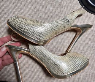 Sandalias Lodi doradas nuevas piel 38