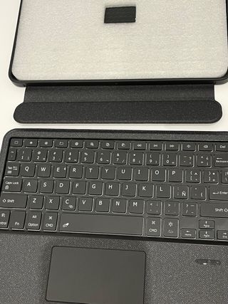 Funda teclado en español iPad Air /Pro M2 11” 2024