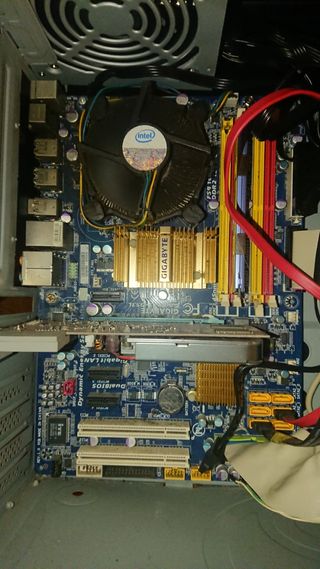Combo Placa base CPU con disipador y DDR2. 