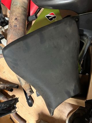 Asiento Yamaha R6 1999.