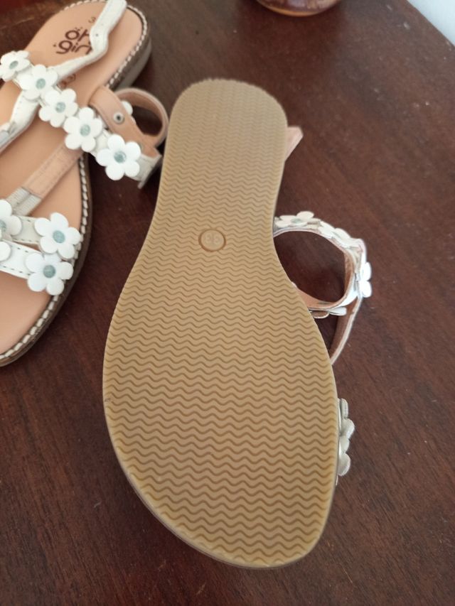 Sandalias niña blancas flores talla 33