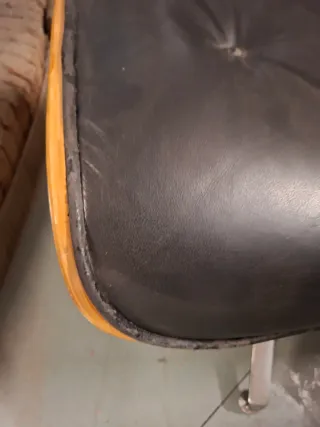 Butaca y otomana Eames polipiel negra (REPLICA)