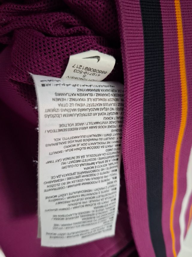Chaqueta Nike morada talla M