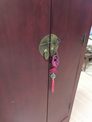 Armario chino rojo - 2 puertas