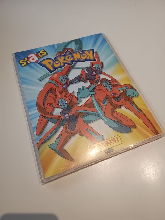 Álbum Pokémon Stars 2 con postales imantadas