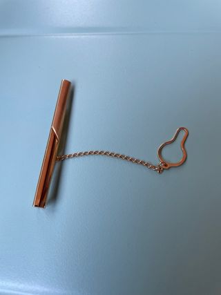 Pasador / clip / alfiler de corbata dorado