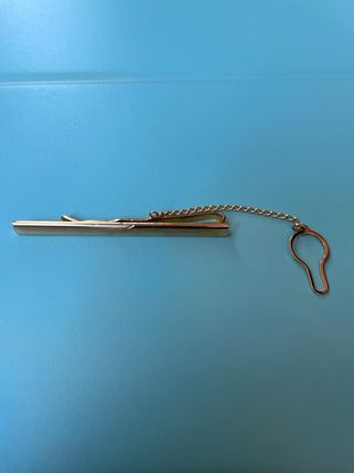 Pasador / clip / alfiler de corbata dorado