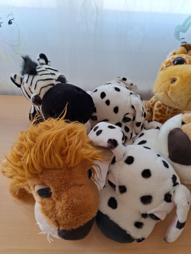 Lote de 6 peluches animales.