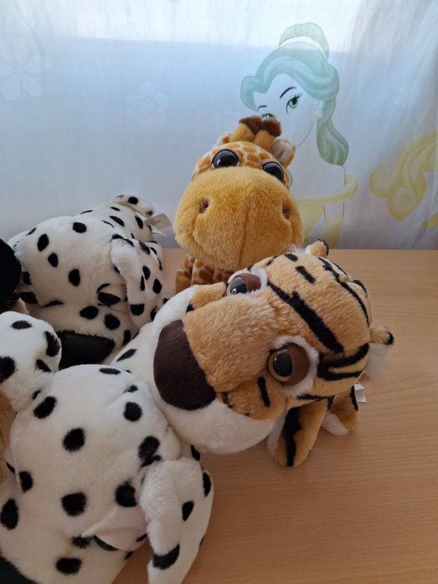 Lote de 6 peluches animales.