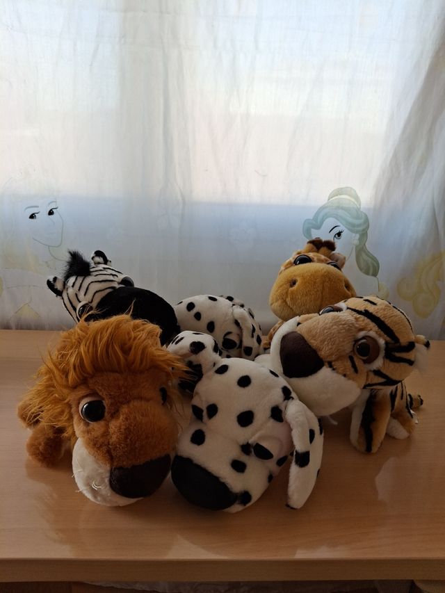 Lote de 6 peluches animales.