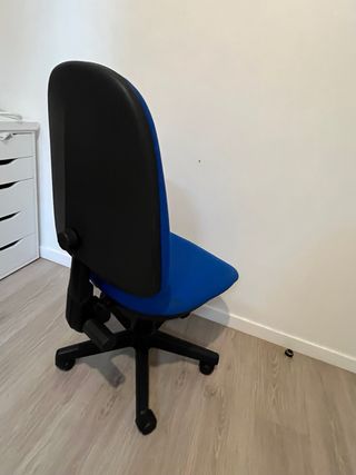 Silla oficina giratoria azul y negra