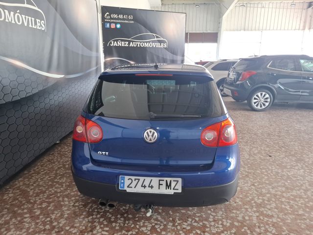 Volkswagen Golf 2004