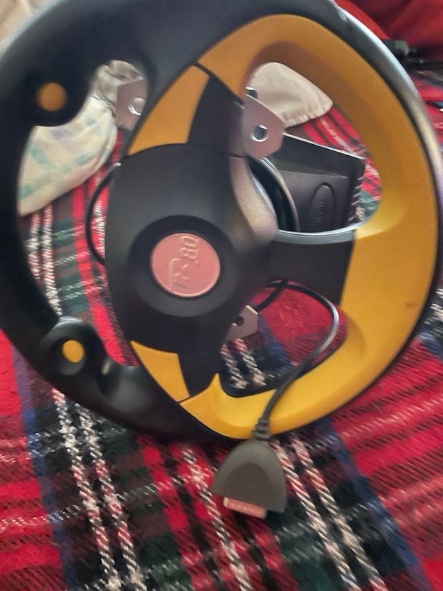 Volante Saitek R80 PC