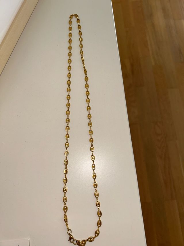 Cadena dorada granos de café