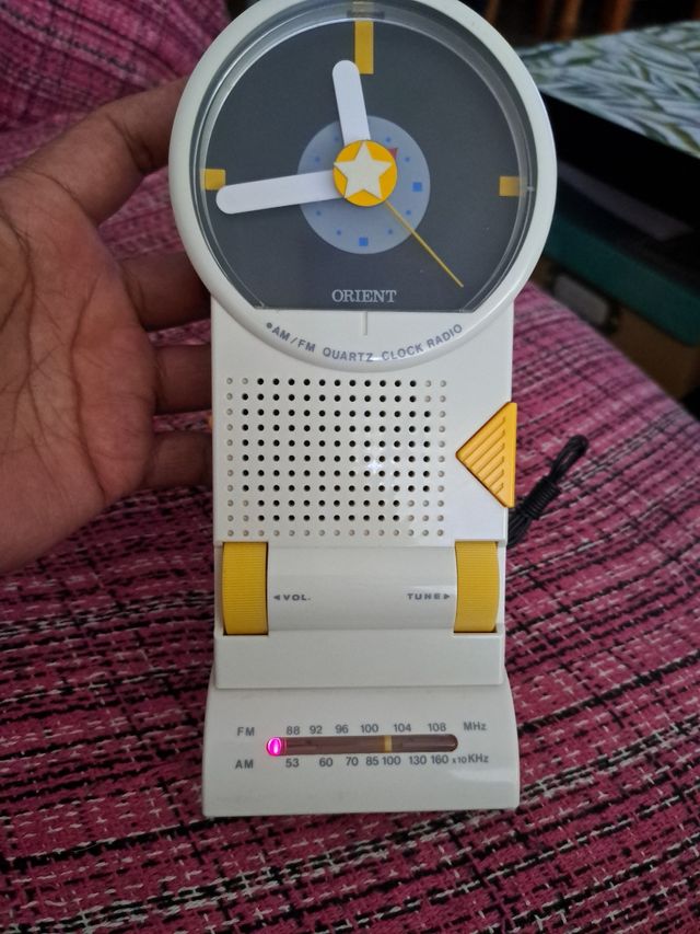 Radio despertador Orient AM/FM