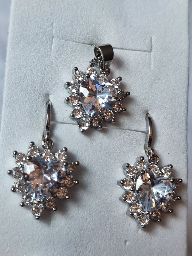 Conjunto de fantasía corazones plateados