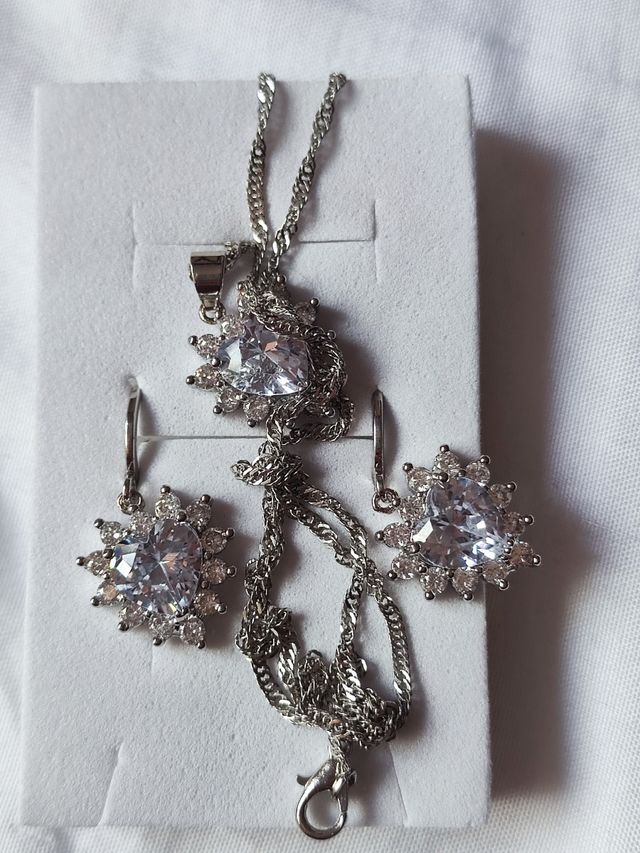 Conjunto de fantasía corazones plateados