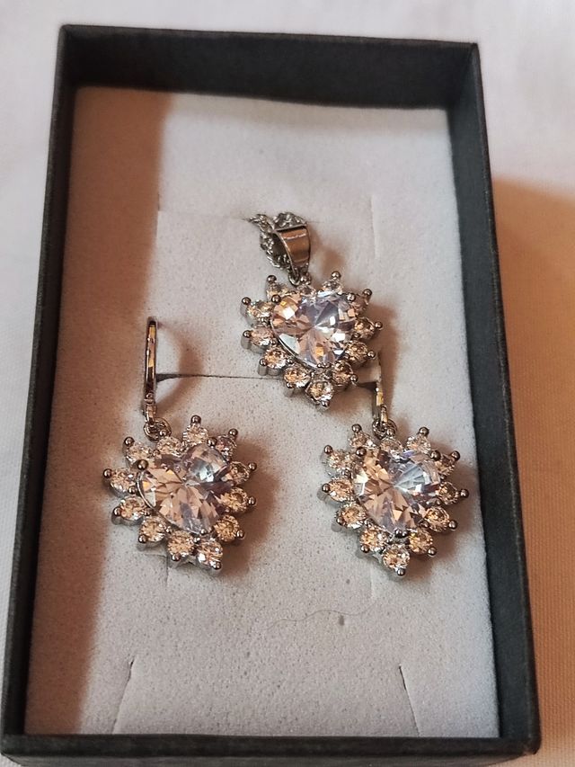 Conjunto de fantasia corações prateados