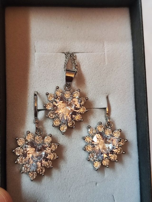 Conjunto de fantasía corazones plateados