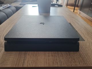 PS4 (PlayStation 4) negra - casi nueva