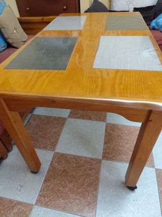 Mesa + 4 sillas madera maciza