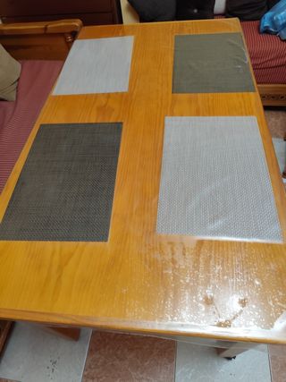 Mesa + 4 sillas madera maciza