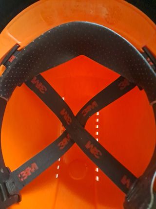 Casco 3M con protección auditiva y visor