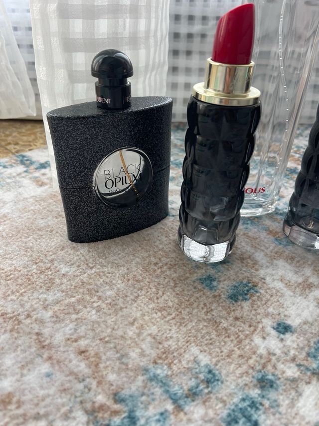 Perfumes Yves Saint Laurent, Tous, Loewe VACIOS