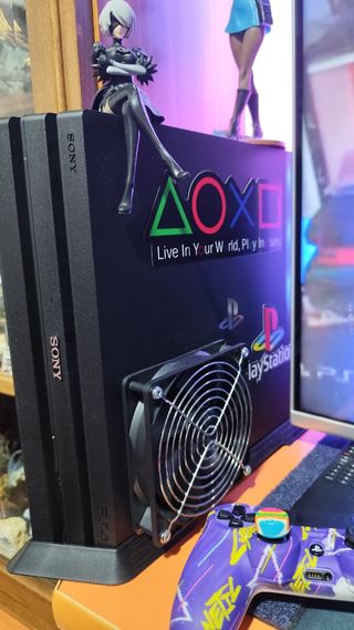 PS4 Pro (PlayStation 4 Pro) - negra