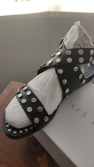 Sandalias Piel Negra - Tachuelas