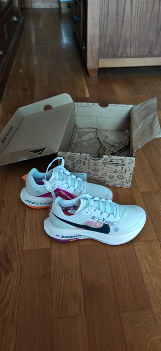 NIKE ZOOMX ULTRAFLY TRAIL, con placa carbono. 