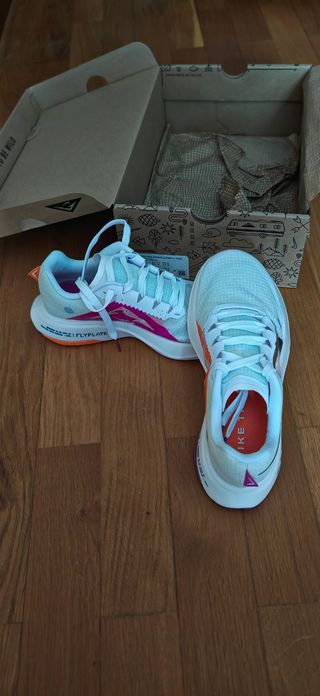 NIKE ZOOMX ULTRAFLY TRAIL, con placa carbono. 