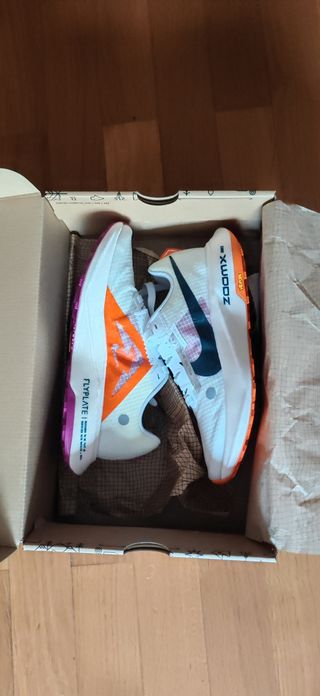NIKE ZOOMX ULTRAFLY TRAIL, con placa carbono. 