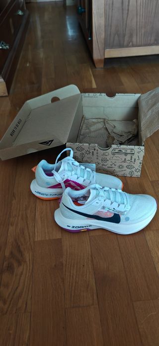 NIKE ZOOMX ULTRAFLY TRAIL, con placa carbono. 