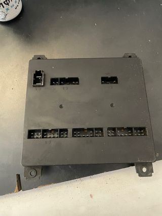 Caja fusibles Nissan 24310 9X600