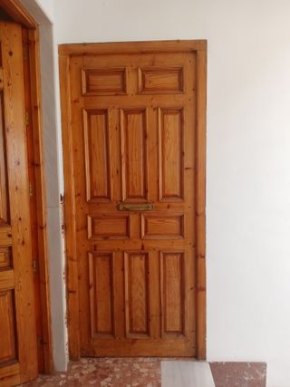 Puerta madera maciza