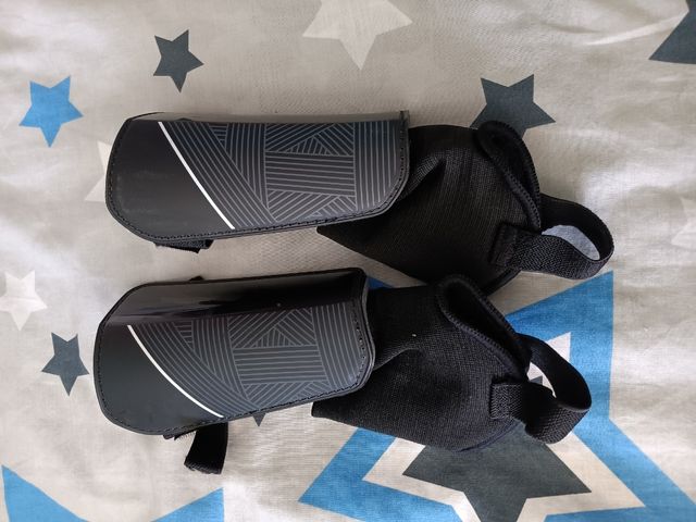 Espinilleras Nike (Futbol) - Blancas y Negras