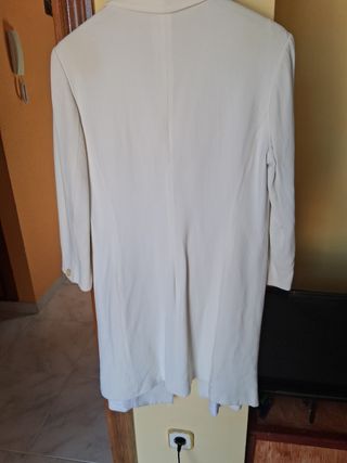 Blazers para mujer blanca larga. Zara