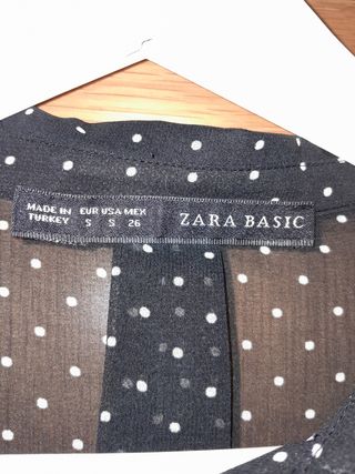 Blusa Zara Basic lunares negra - Talla S