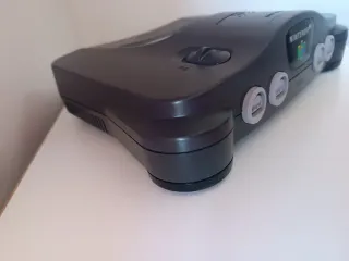 Excelente: N64 + 4 juegos clásicos. Nintendo 64