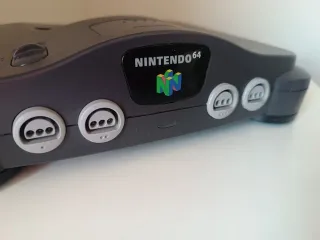 Excelente: N64 + 4 juegos clásicos. Nintendo 64