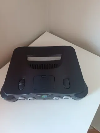 Excelente: N64 + 4 juegos clásicos. Nintendo 64